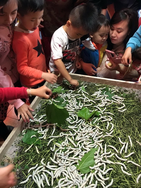 让人们把石泉的文化韵味带回家